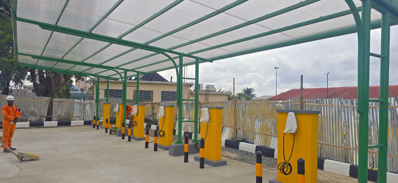 Enerplaz and Renaissance teams during the commissioning ceremony